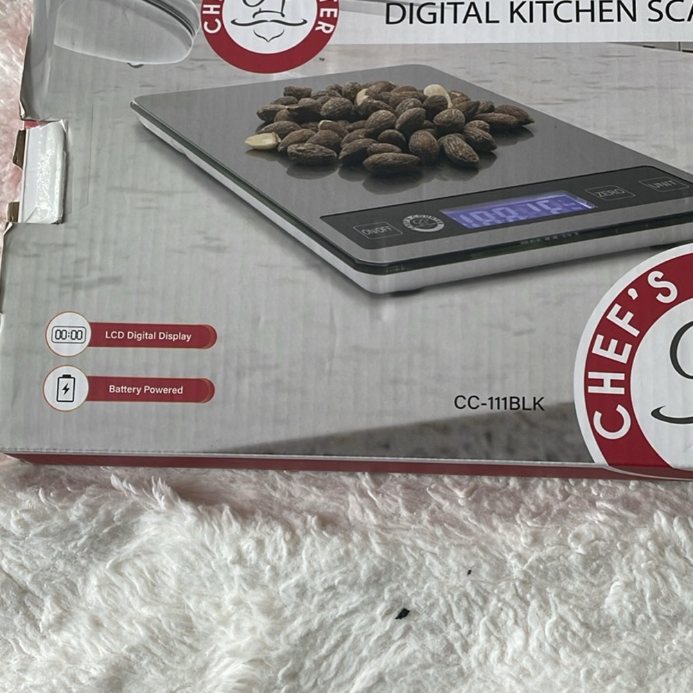 Chef's Digital Kitchen Scale never used has green peel off protective skin